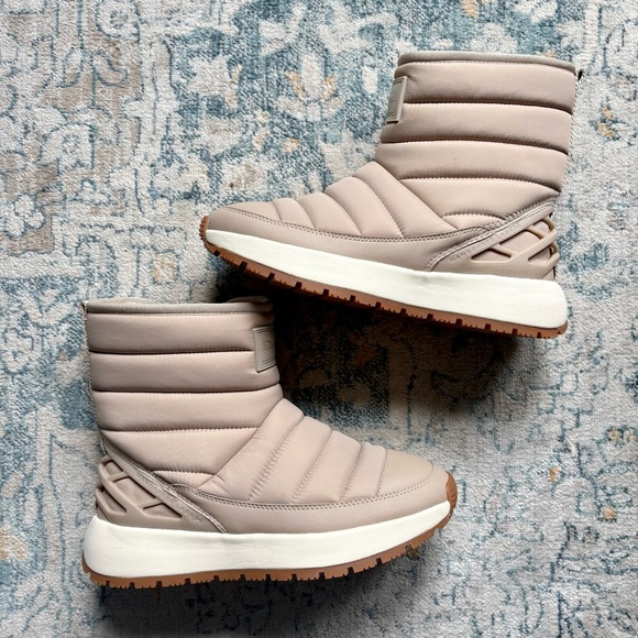 KIZIK Women's Juno Mid Boot in Doeskin Tan Hands Free Shoe Snow Boots Size US 8 - Picture 4 of 12